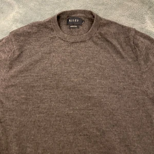 Merino tröja - Säljer denna eftersom den inte passade och jag har slarvat bort kvittot. Köptes nyligen på brothers för 900 och är 100% merinoull. Den är väldigt liten i storleken och passar M/S