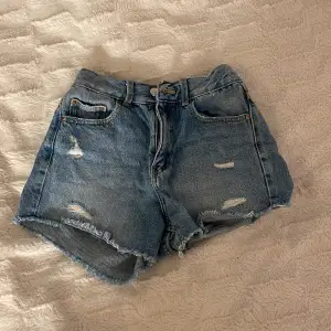 Jeans shorts från Zara. Storlek 140 men passar XXS 