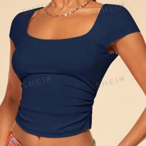 Shein marinblå tröja - Säljer denna marinblå tröja ifrån shein storlek xs. Helt ny och oanvänd säljs pga att den inte satt fint på mig. Vid intresse eller privata bilder är de bara att höra av sig💓