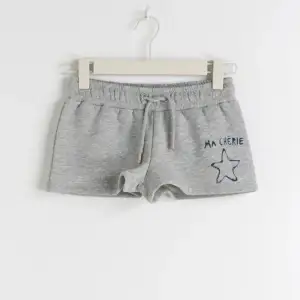 Säljer dessa snygga shorts från Gina young! Knappt använda 