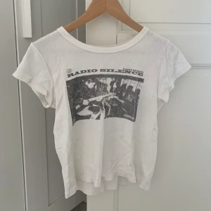 Brandy melville topp - Sjukt snygg ”brandy melville” topp, köpt på sellpy. Säljer pga. att den inte kommer till användning längre! Toppen har inga defekter. Står ingen storlek, men passar mig perfekt som bär XS/S 💐🌸