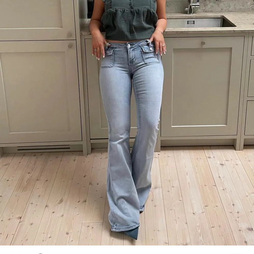 Jättefina low waist jeans ifrån missäy, Jättefint skick💗. Jeans & Byxor.