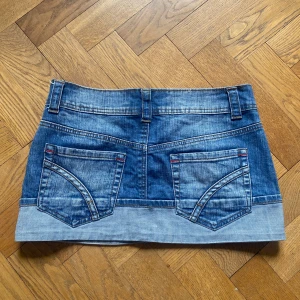 Jeanskjol  - skit snygg jeanskjol!! Har inga bilder med den på eftersom att den är för stor för mig! Kontakta för nått!❤️