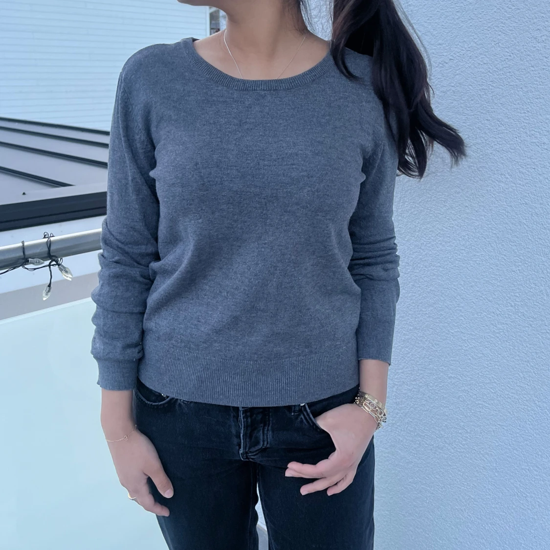 Finstickad grå tröja