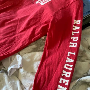 Ralph lauren tröja  - Långärmad Ralph lauren i fint skick. Stl 160-180 sitter som S. Hör av dig vid frågor och funderingar 