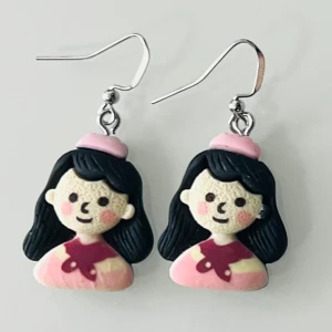 The french woman earrings  - Nickelfria krokar och fri frakt. 
