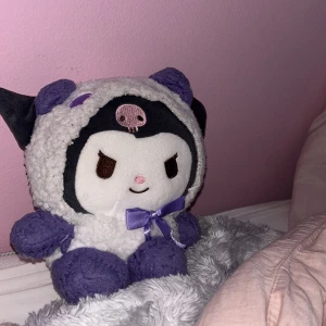 kuromi gosedjur - säljer mitt kuromi gosedjur 🤍 köptes av en annan på plick innan!!
