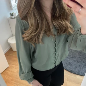 Blus - Säljer min supersöta blus från JDY pga att jag aldrig använder den. Har använt den fåtal gånger så ser fortfarande ny ut.