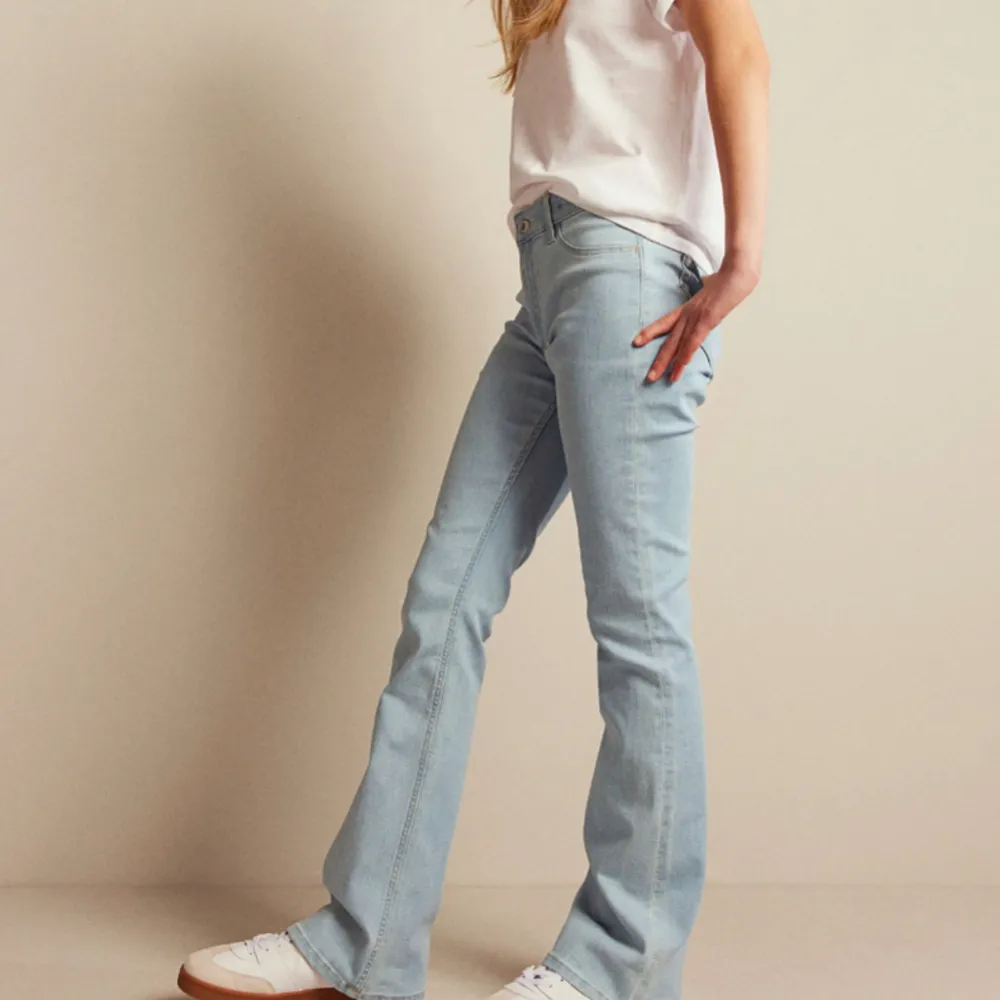 Byxor från H&M storlek 164. Använda fåtal gånger🩵. Jeans & Byxor.