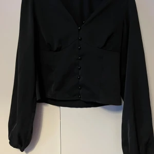 Jätte söt svart blus  - Jätte söt svart blus