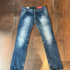 Dondup jeans - Säljer mina dondup jeans som är för små för mig! Strl 27 us skulle säga att de passar 30/31 Skick 8/10 Pris 450kr
