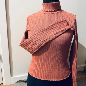 Polotröja i fintskick - Polo i fin rosa färg. Jätte fint skick