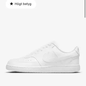 Säljer mina nikeskor, säljer billigt då jag vill bli av med dem, för jag knte använder dem, dem är i helt okej skick, kom privat för egna bilder!