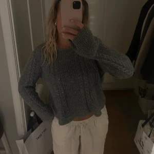 Stickad tröja - En stickad tröja på Superdry, sitter jättefint på!! Storlek M. 🫶🏽