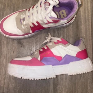 Buffalo sneakers  - Sneakers ifrån Buffalo, använda 3 gånger 