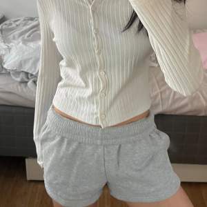 Mjuka grå shorts från ginatricot basics XS-S❣️fint skick🙈
