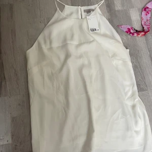 Blus  - Ny med prislapp