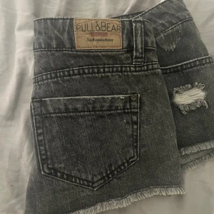 Low waist jeans shorts  - En par låga snygga jeans shorts 