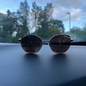 Valerie solglasögon  - Fodralen följer med  Jätte bra skick 