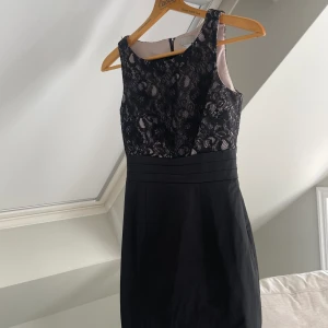 Svart klänning - Svart klänning!