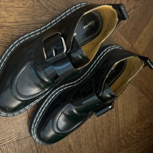 Proenza Shouler skor - Proenza Shouler skor i storlek 38-39 Ordinarie pris är cirka 9000 SEK