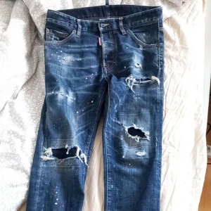 Dsquared2 jeans  - Storlek 46  Äkta köpta på nk för 6 månader sen 