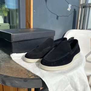 Massimo Dutti - Sköna loafers, använda en gång då jag beställde fel storlek.