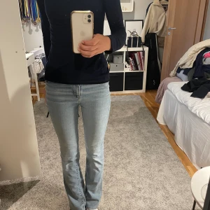 Levis jeans bootcut - Levis bootcut jeans med mid midja