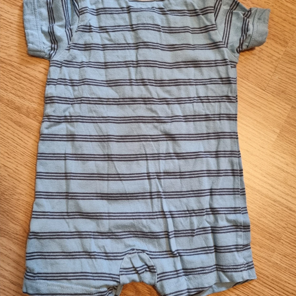 Playsuit/jumpsuit strl. 6-12 mån  - 90