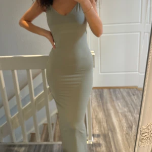 Lång klänning från shein - Aldrig använd 