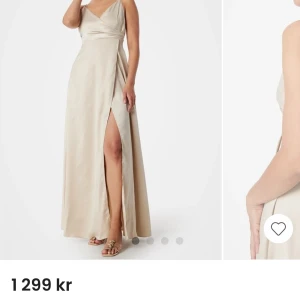 Balklänning XS - Balklänning från Bubbleroom Fodrad satinklänning med knyten i rygg, dragkedja i sidan och slit fram.  Storlek: 34/XS Färg: Champagne   Endast använd en gång, som ny. 