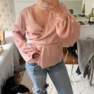 Satin blus  - Såå fin rosa satinblus! Helt ny!