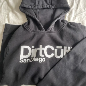 Dirtcult Hoodie - Fint skick!