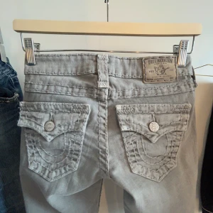 True religion  - Super fina! Har inte mått men passar nån t 160 kanske och i midjemått 70