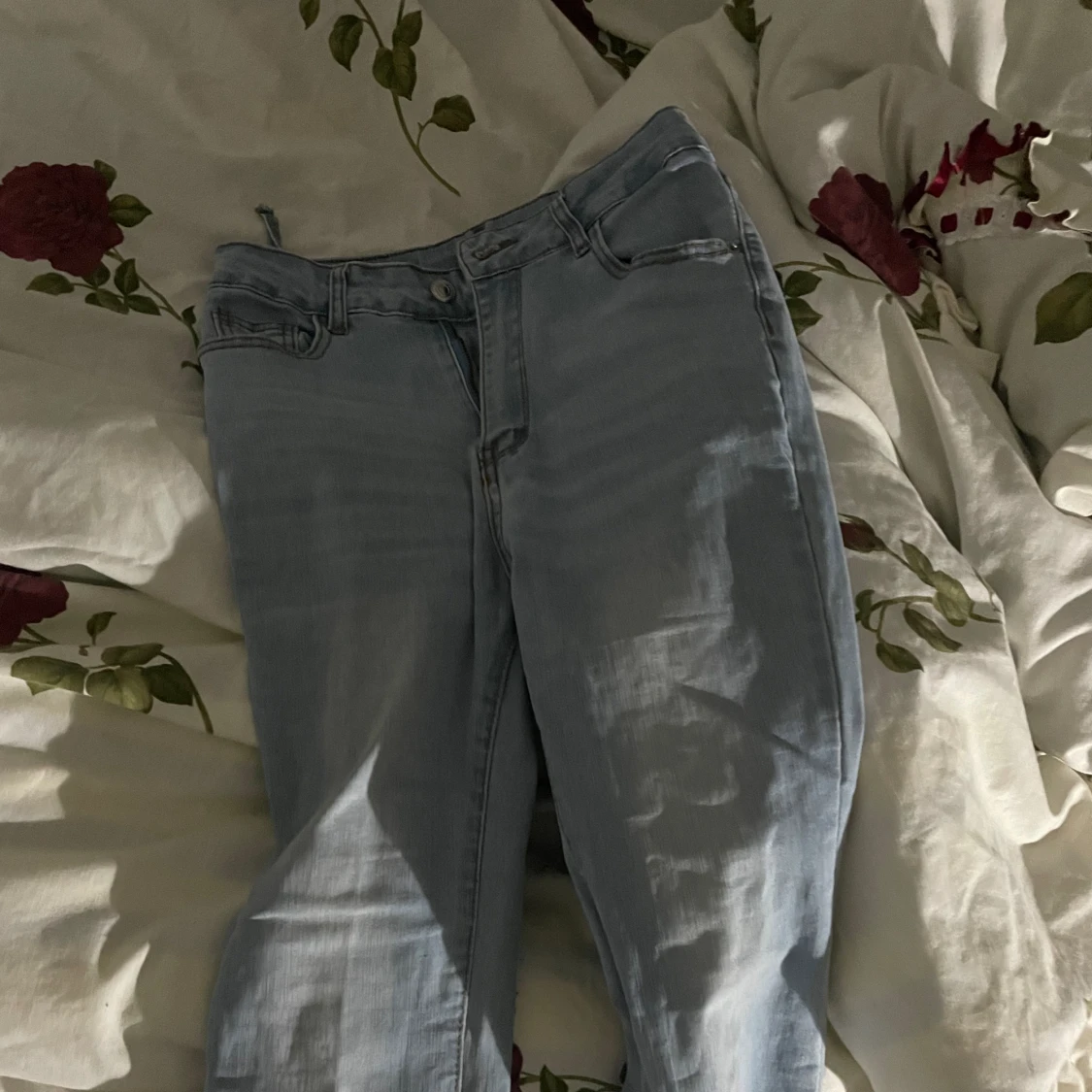 Ljusblåa Jens högmidjade