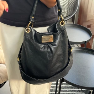 Marc Jacobs väska  - Säljer denna skitsnygga populära Marc Jacobs väskan som är i jättebra skick💕