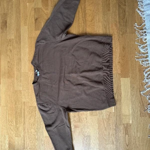 Weekday - sweatshirt - Very good conditon - regular fit 