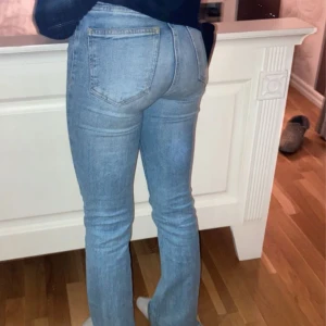 Jättefina jeans från lager 157!!!!💓 - Jättefina jeans från lager 157! Bra kvalitet! Har jättebra passform! Lite långa på mig som är 155cm och därför lite slitna längst ner men inget som är synligt! Har används ganska mycket men inga tecken på skador💕 Öppen för prisförslag vid snabb affär