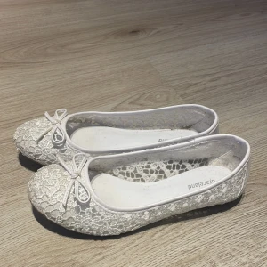 Ballerinaskor - Använda typ 2 tillfällen, superbra skick