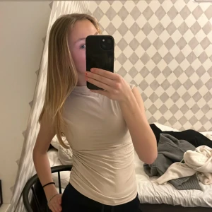 Topp - Fin topp från Gina som har jättefin passform