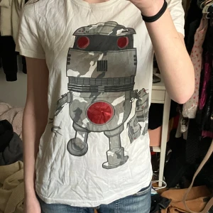 T-shirt - Fick av en kompis, men har själv knappt använt den. Bra skick