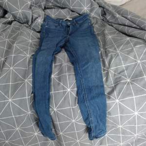 Blå jätte snygga Skinny jeans. Bra skick. Säljer dom pga för liten och inte min still.