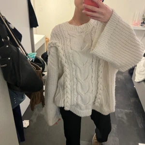 Oversize stickad tröja - Oversized stickad tröja från hm. Jätte bra skick. Frakt tillkommer 