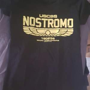 T-Shirt med Nostromo tryck från Alien
