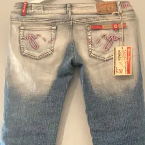 Söker efter miss sexy jeans i storlek W 25 eller 26 Typ storlek 34 eller XS 