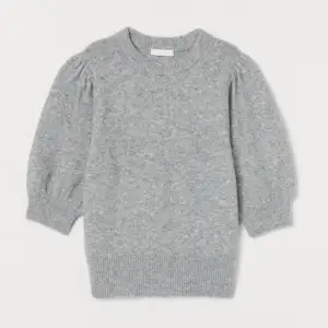 Jättefin grå tröja köpt från Hm för 250kr Säljs inte längre på hemsidan! Pris går att diskutera 