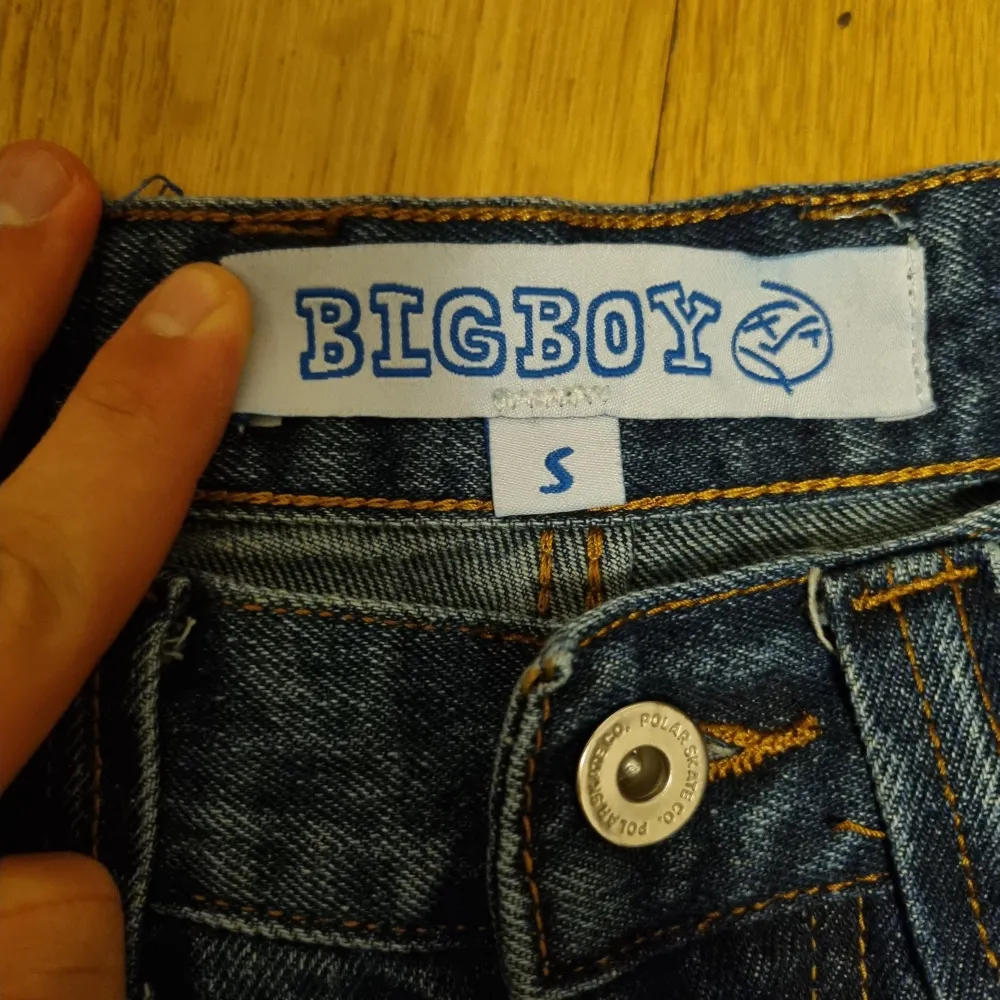Big boys skit snygga nästan aldrig använda då dom var för stora. De är blåa och i strl: S🤙🏻. Jeans & Byxor.
