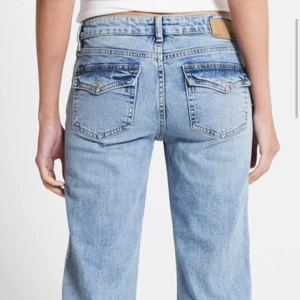 Blå jeans - Helt oanvända blå jeans från lager 157 köpta för 400kr.