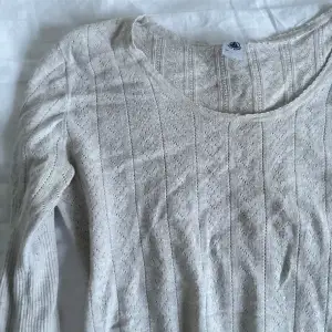 Långärmad tröja med pointelle mönster köpt second hand passar xs och s 💗