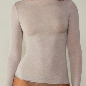 Intemissimi tröja - Jätte bra skick, köpte men kom aldrig till andvändning💞